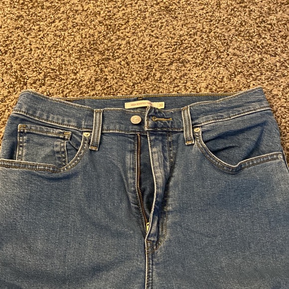 Levi’s High Washed Taper Jeans - Picture 2 of 3